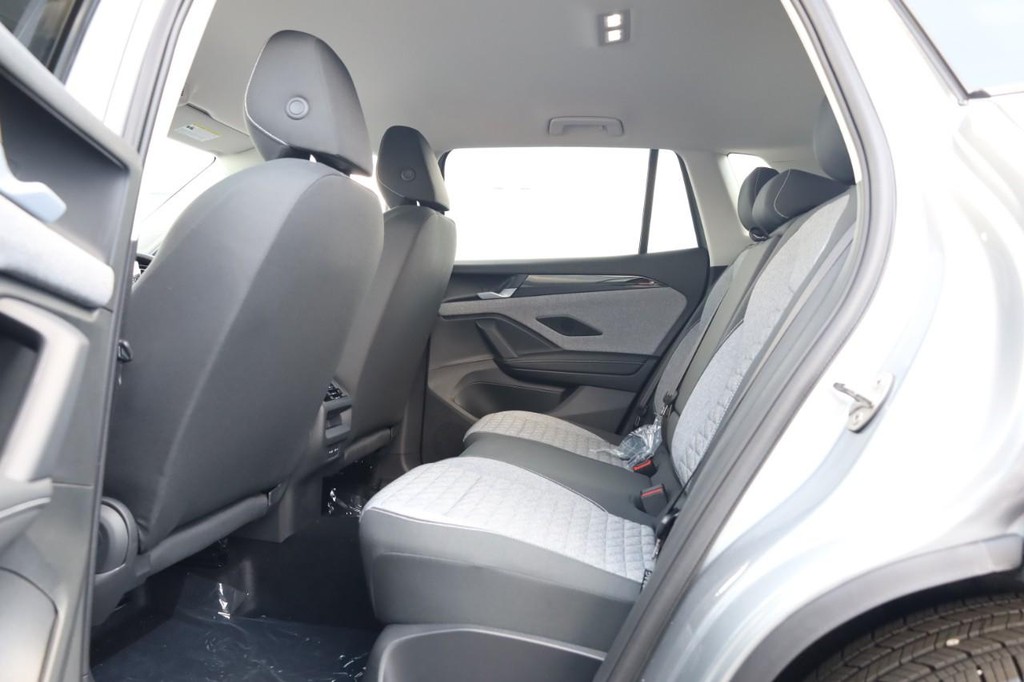 Volkswagen Tiguan Vehicle Full-screen Gallery Image 15