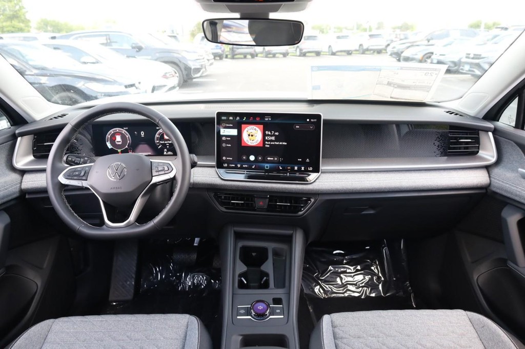 Volkswagen Tiguan Vehicle Full-screen Gallery Image 16