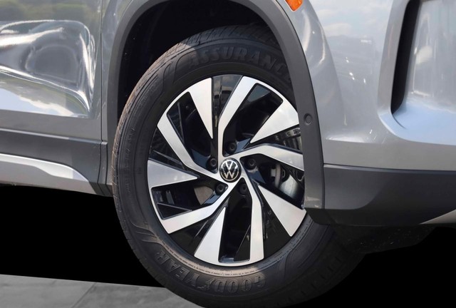 Volkswagen Tiguan Vehicle Image 03