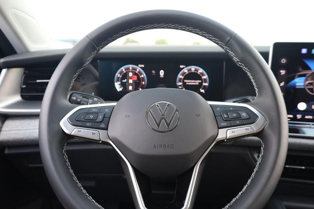 Volkswagen Tiguan Vehicle Image 09