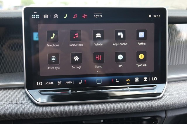 Volkswagen Tiguan Vehicle Image 11