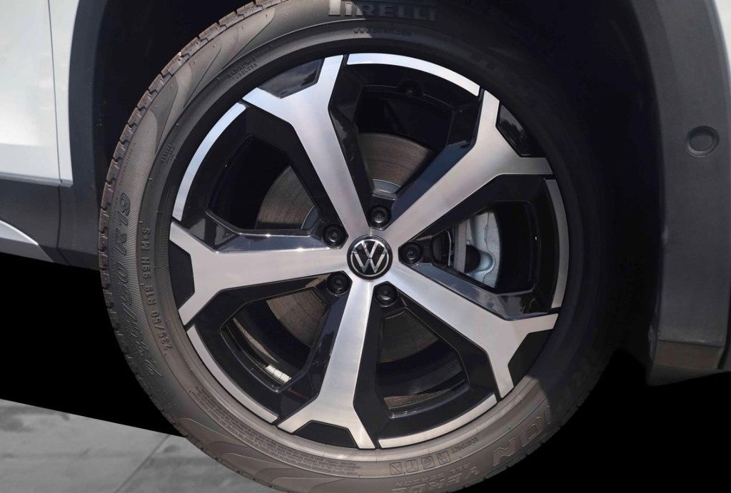 Volkswagen Tiguan Vehicle Full-screen Gallery Image 3