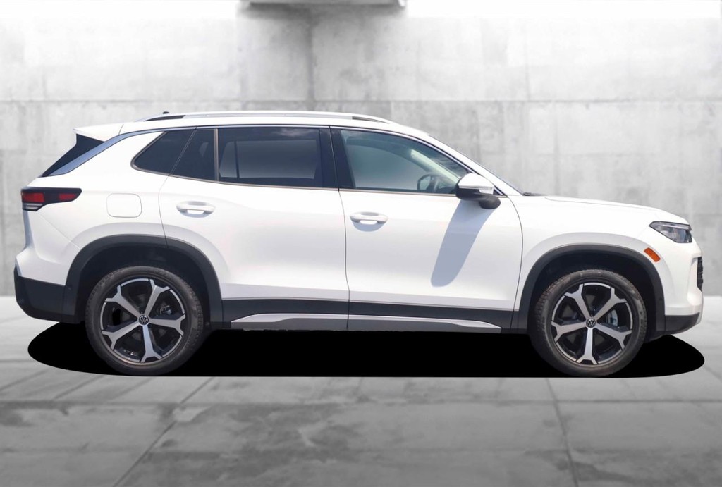 Volkswagen Tiguan Vehicle Full-screen Gallery Image 5