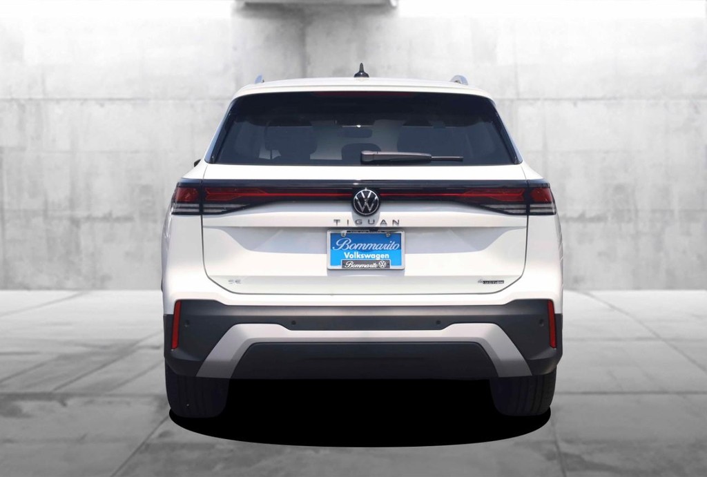 Volkswagen Tiguan Vehicle Full-screen Gallery Image 6