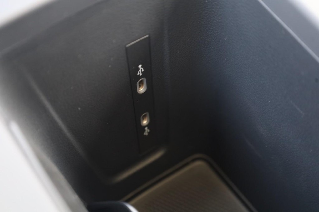 Volkswagen Tiguan Vehicle Full-screen Gallery Image 17