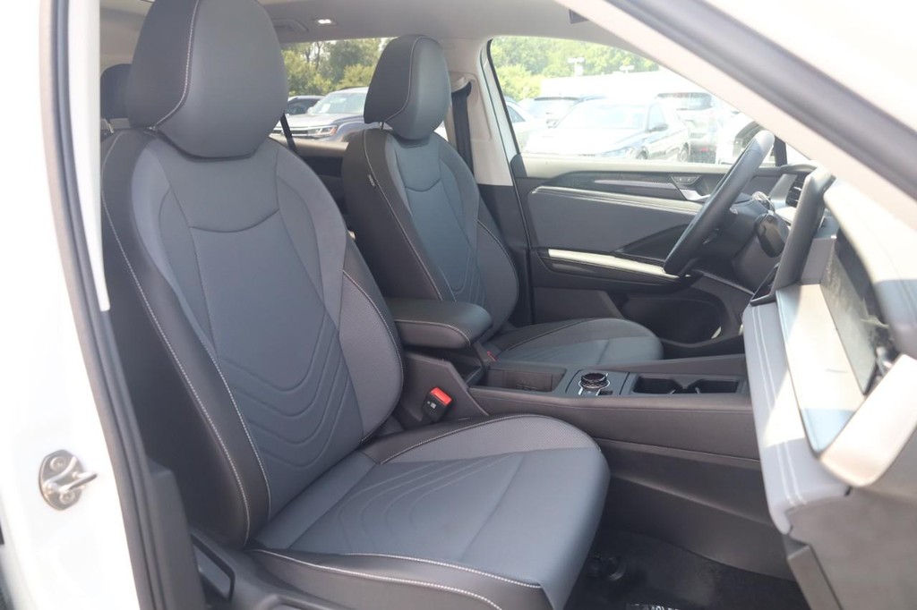 Volkswagen Tiguan Vehicle Full-screen Gallery Image 19