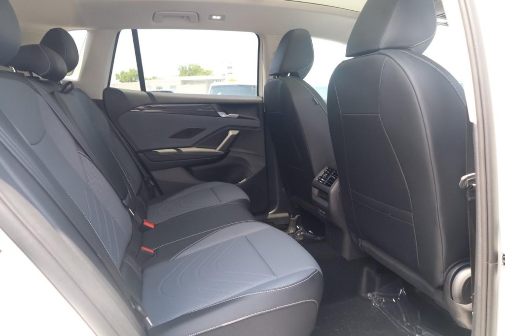 Volkswagen Tiguan Vehicle Full-screen Gallery Image 20