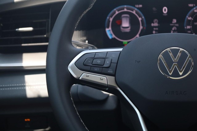 Volkswagen Tiguan Vehicle Image 10