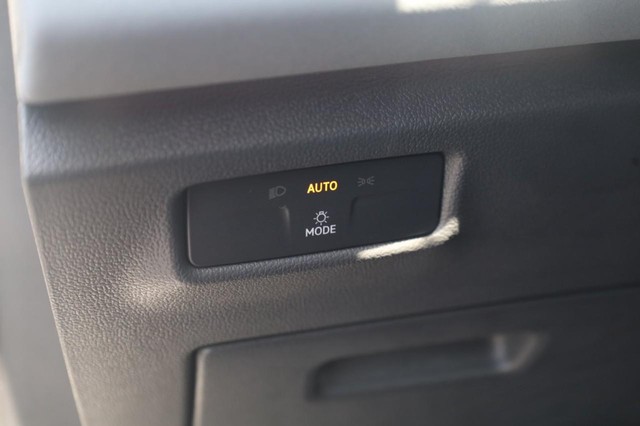Volkswagen Tiguan Vehicle Image 12
