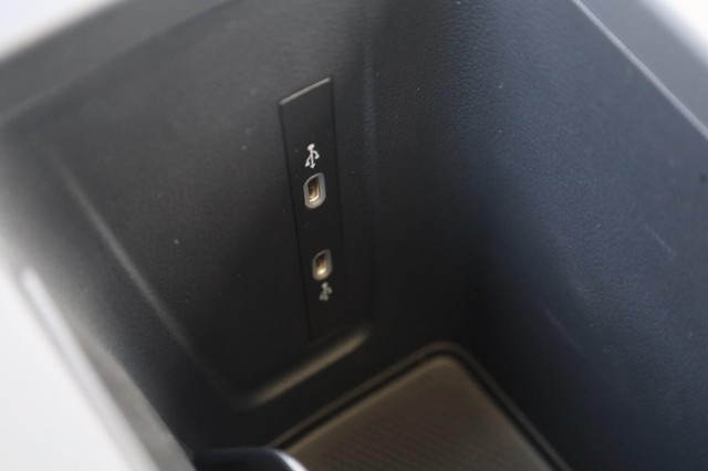 Volkswagen Tiguan Vehicle Image 17
