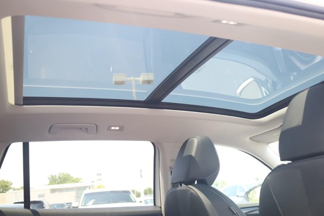 Volkswagen Tiguan Vehicle Image 21
