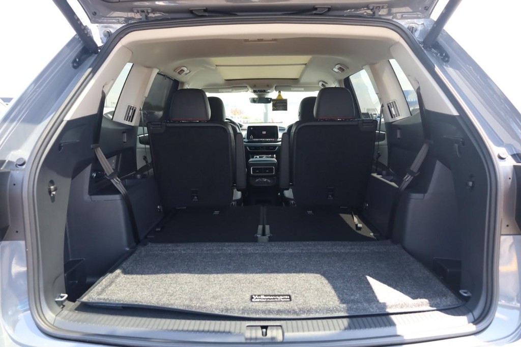 Volkswagen Atlas Vehicle Full-screen Gallery Image 9