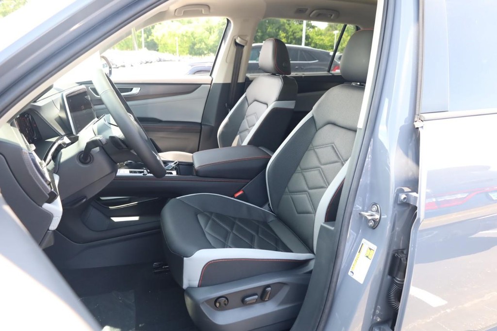 Volkswagen Atlas Vehicle Full-screen Gallery Image 10