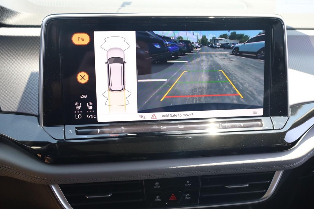 Volkswagen Atlas Vehicle Full-screen Gallery Image 13