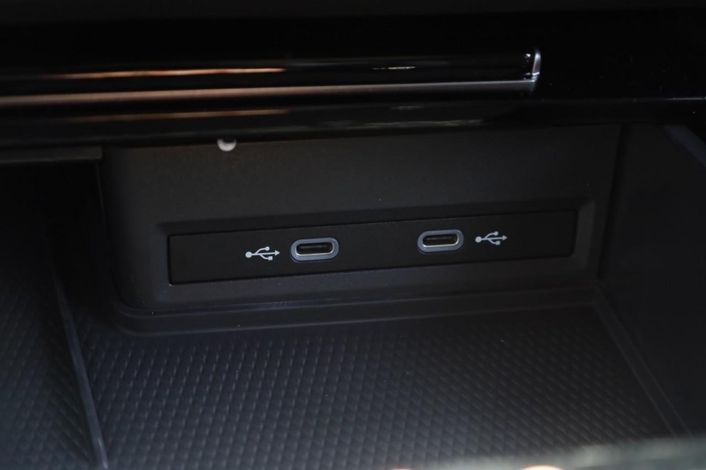 Volkswagen Atlas Vehicle Full-screen Gallery Image 15