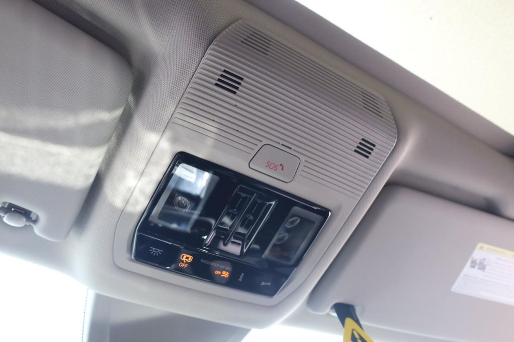 Volkswagen Atlas Vehicle Full-screen Gallery Image 17