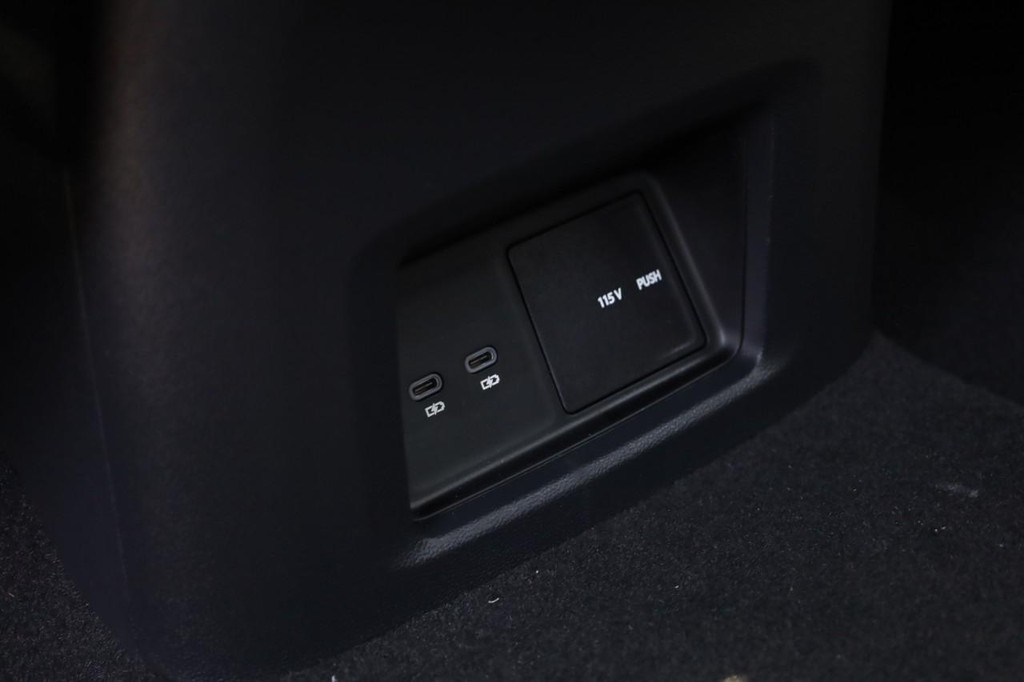 Volkswagen Atlas Vehicle Full-screen Gallery Image 21