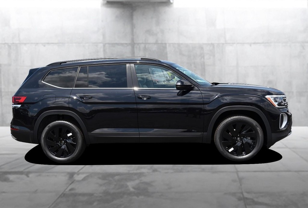 Volkswagen Atlas Vehicle Full-screen Gallery Image 5