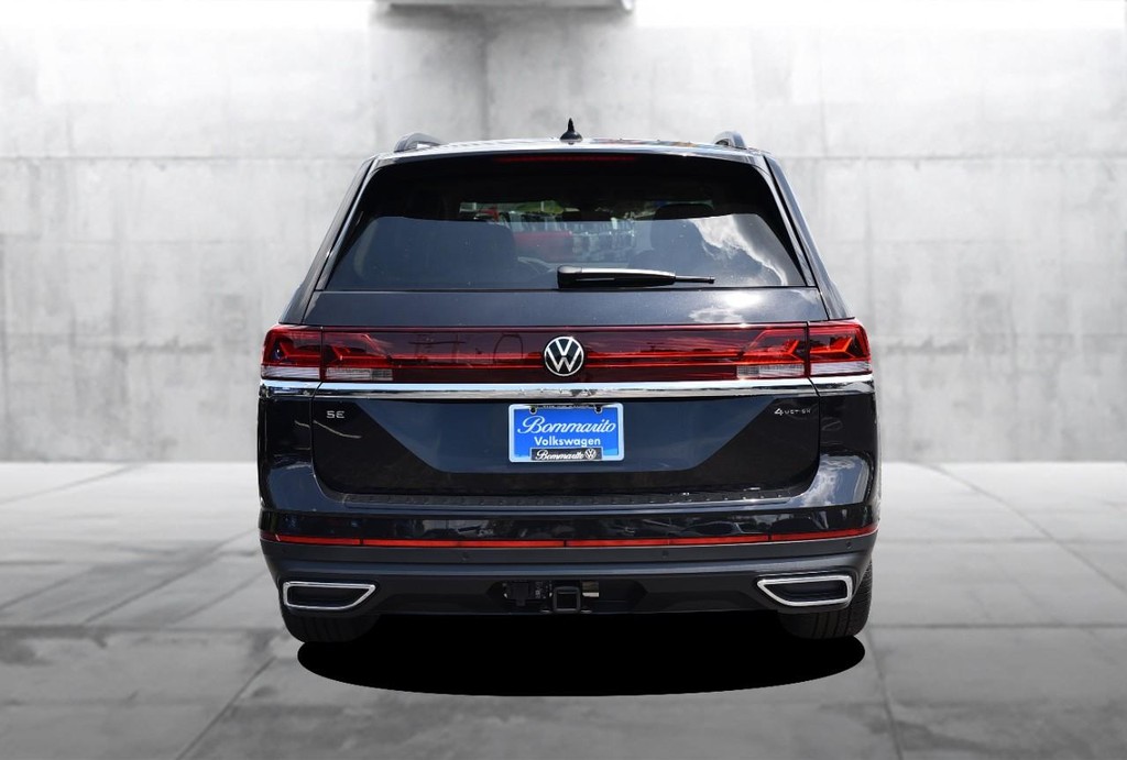 Volkswagen Atlas Vehicle Full-screen Gallery Image 6