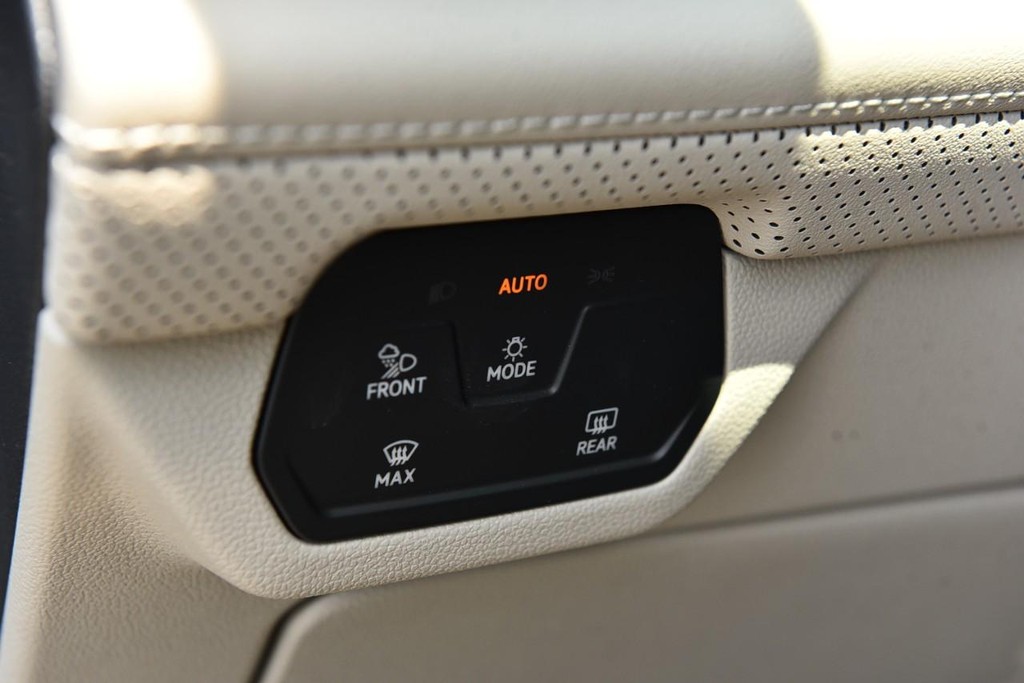 Volkswagen Atlas Vehicle Full-screen Gallery Image 11