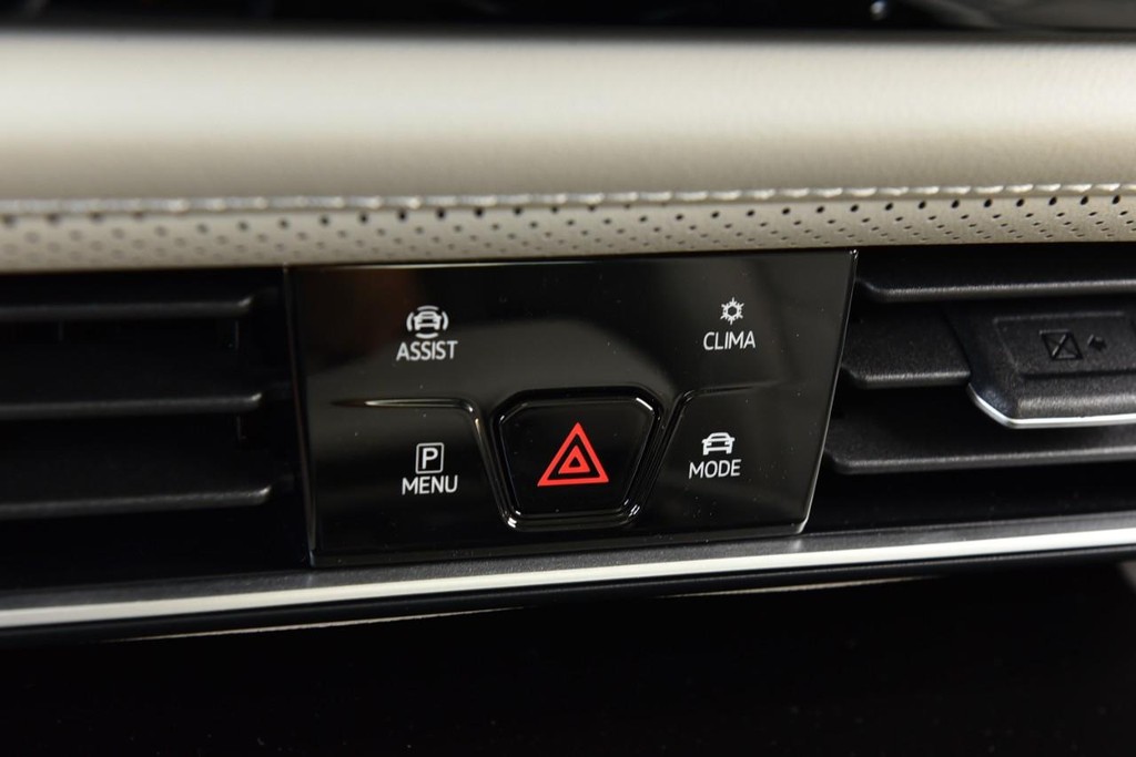 Volkswagen Atlas Vehicle Full-screen Gallery Image 15