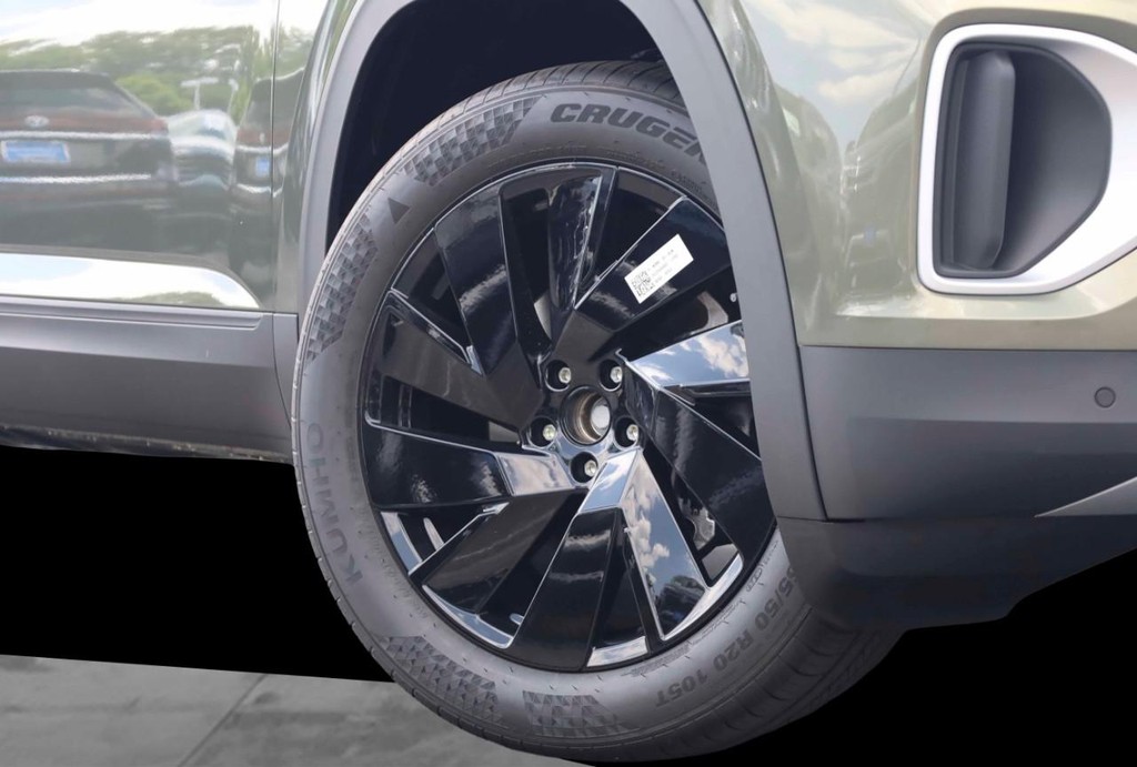Volkswagen Atlas Vehicle Full-screen Gallery Image 3
