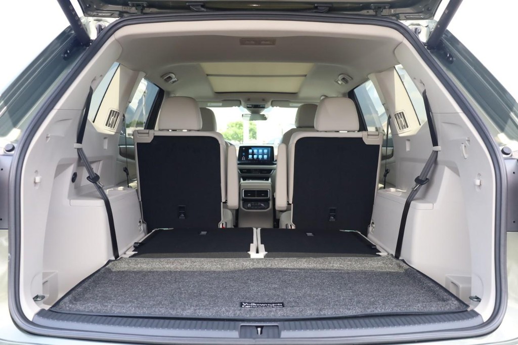 Volkswagen Atlas Vehicle Full-screen Gallery Image 9
