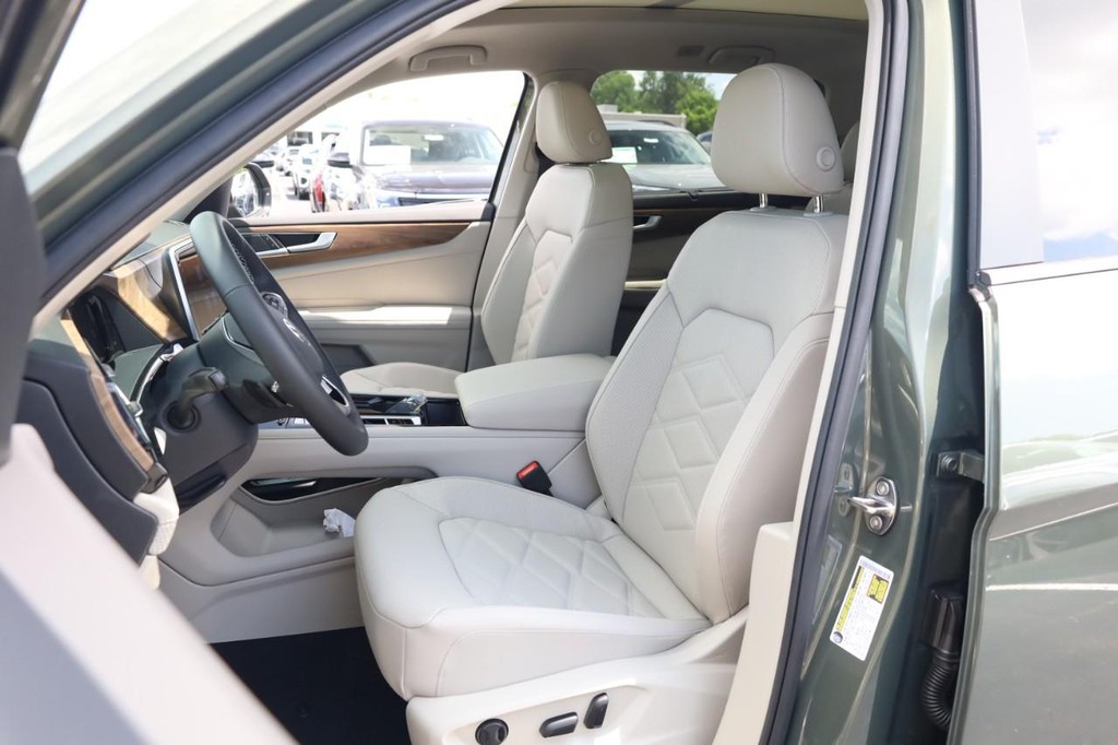 Volkswagen Atlas Vehicle Full-screen Gallery Image 10