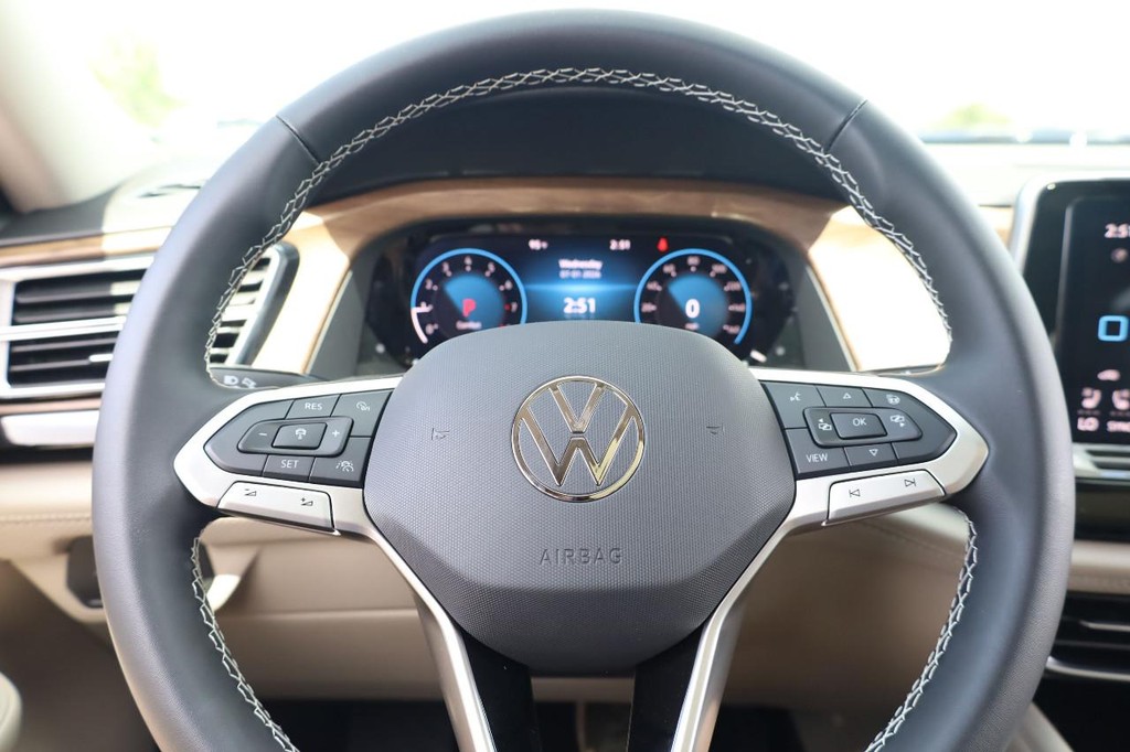 Volkswagen Atlas Vehicle Full-screen Gallery Image 11