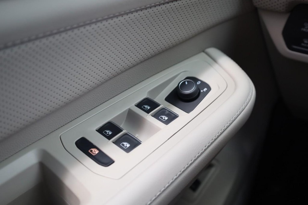 Volkswagen Atlas Vehicle Full-screen Gallery Image 19