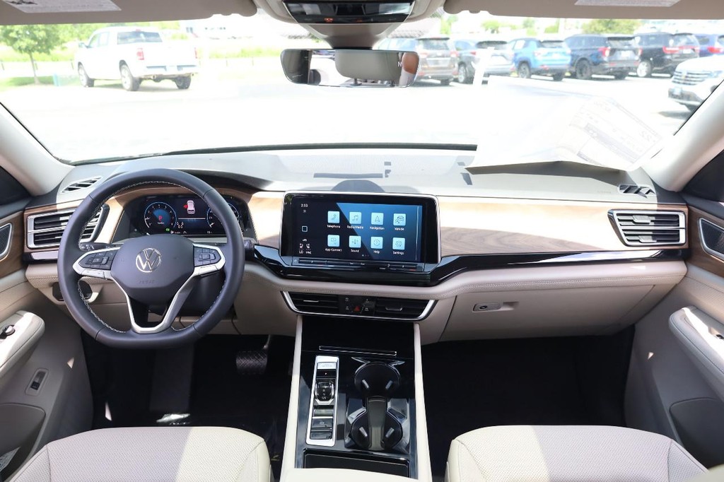 Volkswagen Atlas Vehicle Full-screen Gallery Image 27