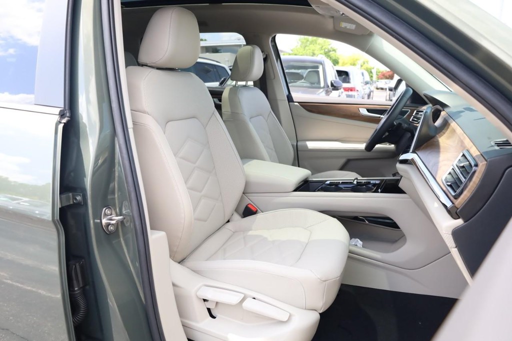 Volkswagen Atlas Vehicle Full-screen Gallery Image 28