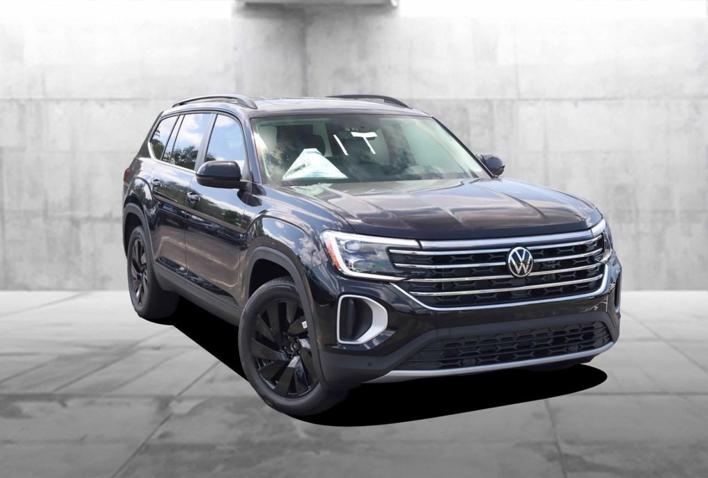 Volkswagen Atlas Vehicle Full-screen Gallery Image 2