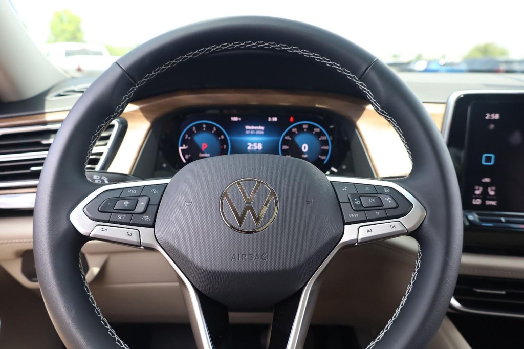 Volkswagen Atlas Vehicle Full-screen Gallery Image 11