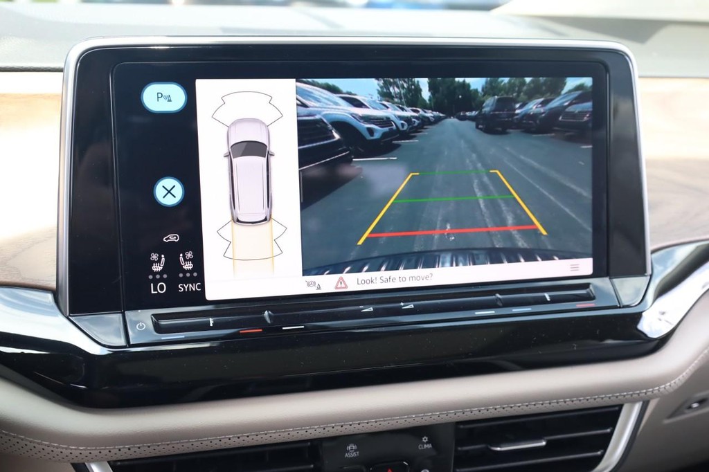 Volkswagen Atlas Vehicle Full-screen Gallery Image 14