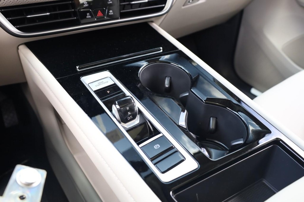 Volkswagen Atlas Vehicle Full-screen Gallery Image 17