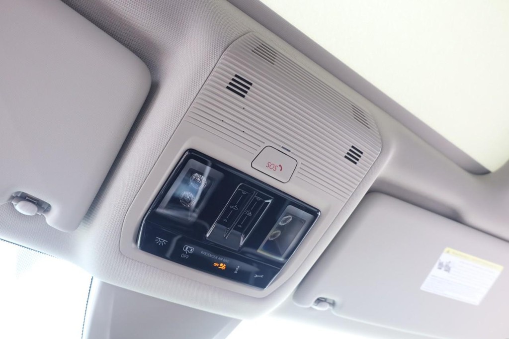 Volkswagen Atlas Vehicle Full-screen Gallery Image 18