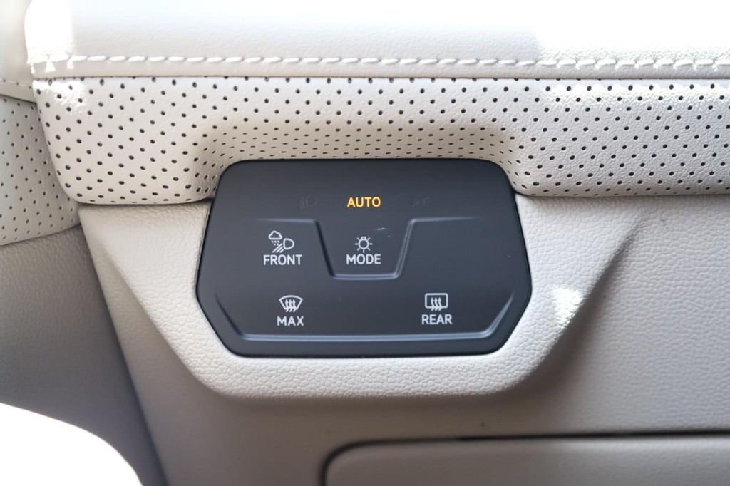 Volkswagen Atlas Vehicle Full-screen Gallery Image 20