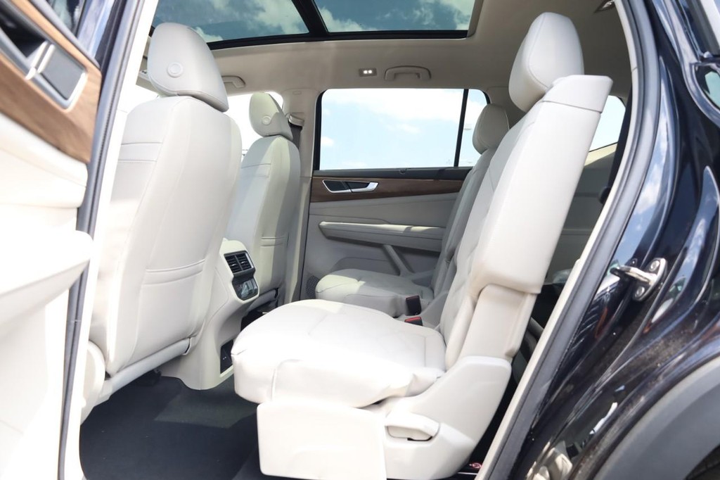Volkswagen Atlas Vehicle Full-screen Gallery Image 23