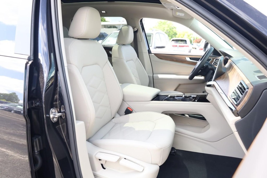 Volkswagen Atlas Vehicle Full-screen Gallery Image 28