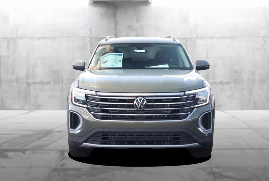 Volkswagen Atlas Vehicle Full-screen Gallery Image 4