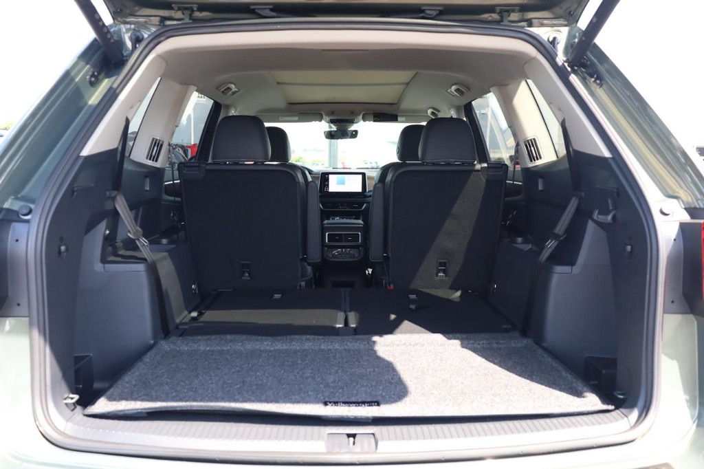 Volkswagen Atlas Vehicle Full-screen Gallery Image 9