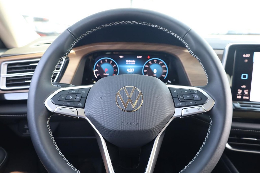 Volkswagen Atlas Vehicle Full-screen Gallery Image 11