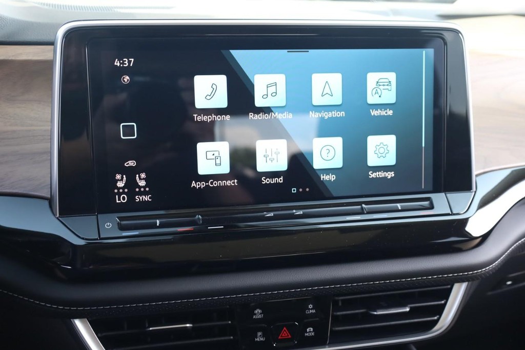 Volkswagen Atlas Vehicle Full-screen Gallery Image 13