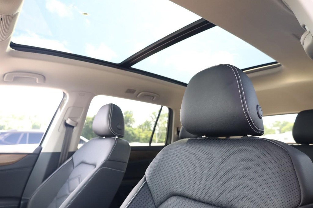 Volkswagen Atlas Vehicle Full-screen Gallery Image 22