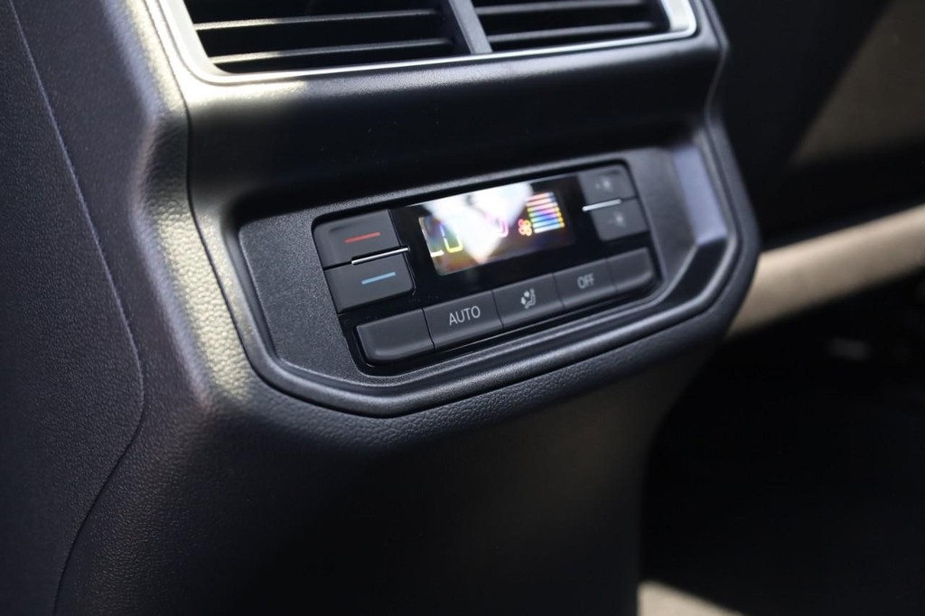 Volkswagen Atlas Vehicle Full-screen Gallery Image 24