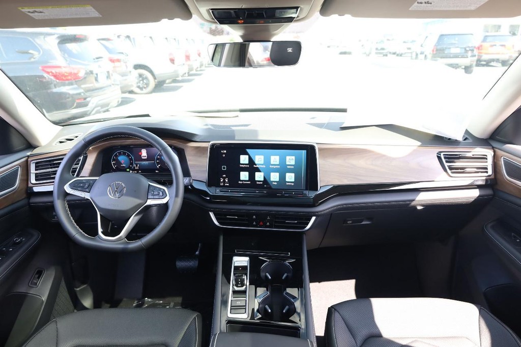 Volkswagen Atlas Vehicle Full-screen Gallery Image 26