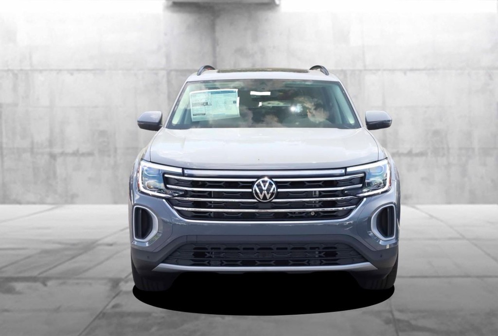 Volkswagen Atlas Vehicle Full-screen Gallery Image 4