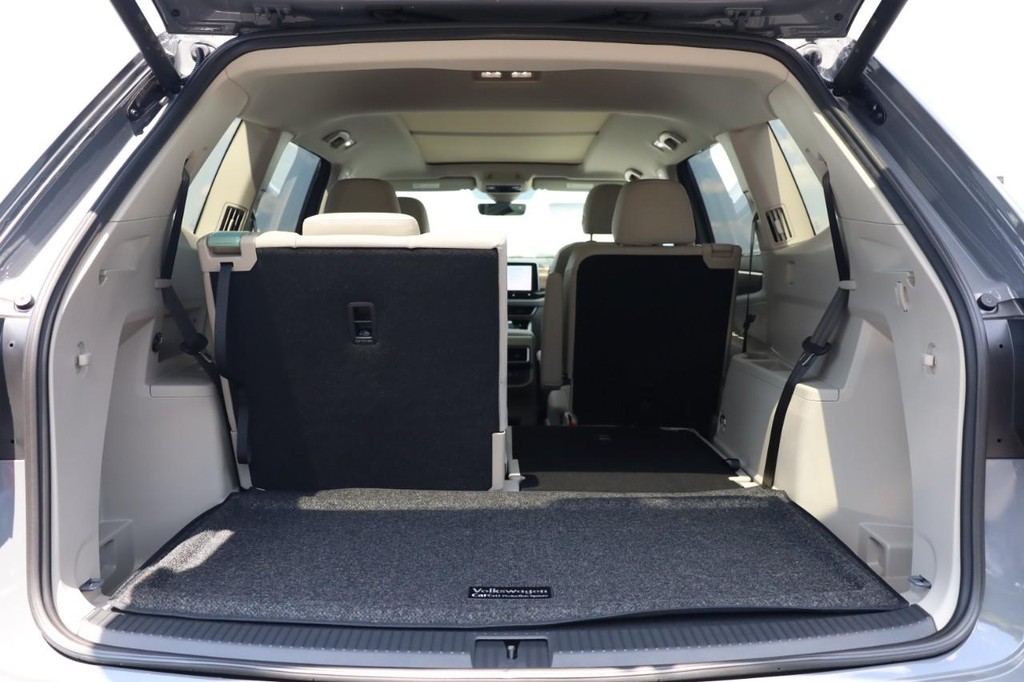 Volkswagen Atlas Vehicle Full-screen Gallery Image 8