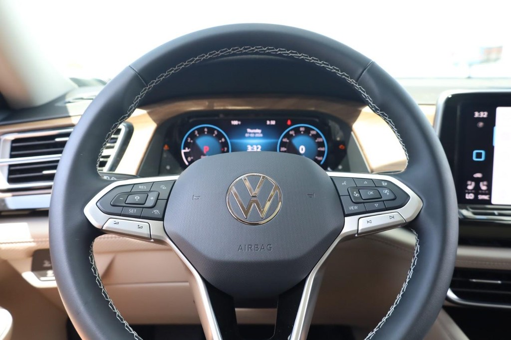 Volkswagen Atlas Vehicle Full-screen Gallery Image 11